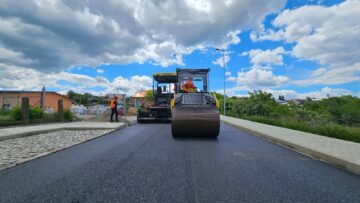 Primăria Fălticeni finalizează modernizarea străzii Unirii, pe care se va putea circula în maxim o săptămână