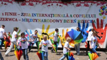 Copiii polonezi din Bucovina și-au sărbătorit ziua prin rugăciune, cântec, dans și jocuri