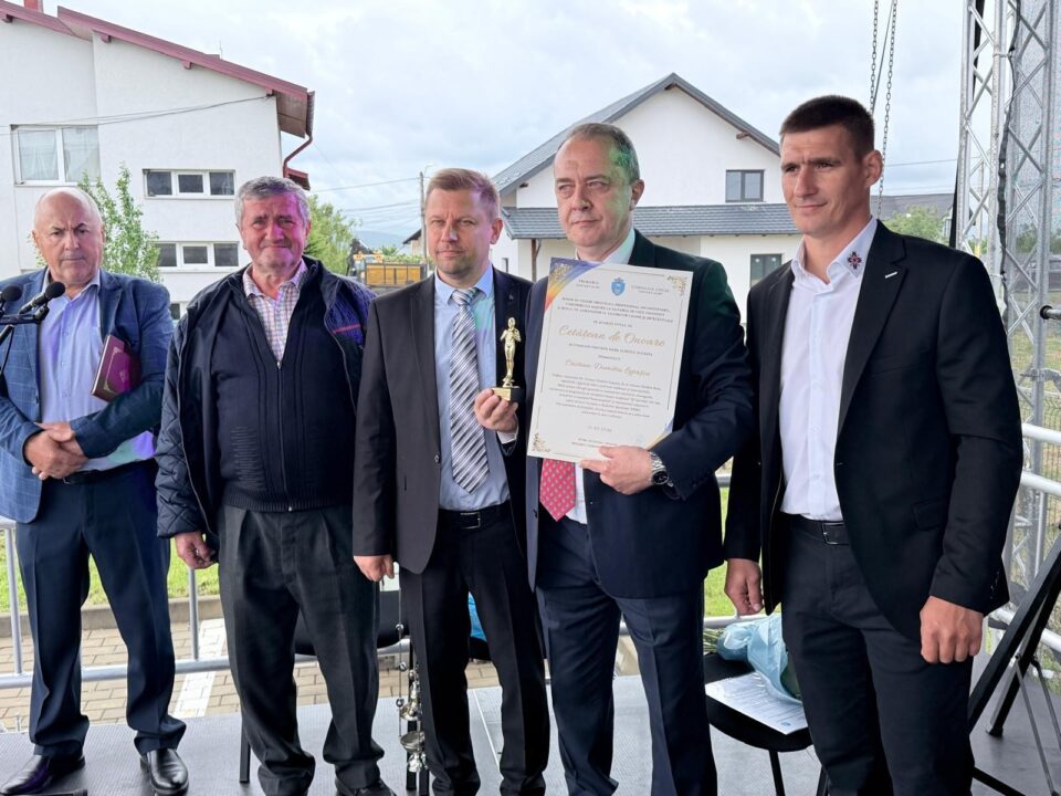 Renumitul dr. chirurg Cristian Dumitru Lupașcu, „Cetățean de Onoare” al comunei Fântâna Mare Renumitul dr. chirurg Cristian Dumitru Lupașcu, „Cetățean de Onoare” al comunei Fântâna Mare