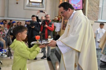 Copiii polonezi din Bucovina și-au sărbătorit ziua prin rugăciune, cântec, dans și jocuri