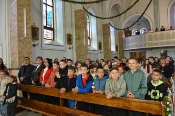 Copiii polonezi din Bucovina și-au sărbătorit ziua prin rugăciune, cântec, dans și jocuri
