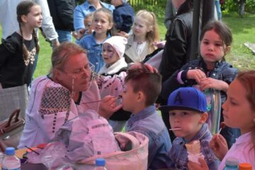 Copiii polonezi din Bucovina și-au sărbătorit ziua prin rugăciune, cântec, dans și jocuri