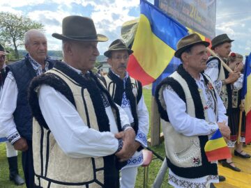 „Străjerii” din Dolheștii Mici, două decenii în slujba tradițiilor și identității culturale de pe Valea Șomuzului