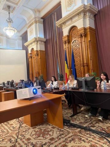 „Vocea tinerilor contează!” – 52 de elevi suceveni au dezbătut drepturi ale copilului la tribuna Camerei Deputaților