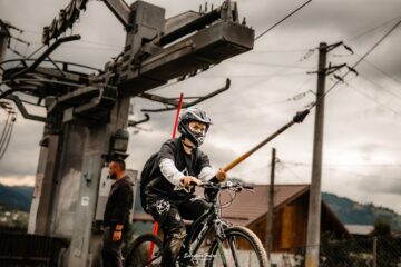 Pe pârtia Veverița din Vatra Dornei a fost deschisă instalația destinată traseului de mountain bike