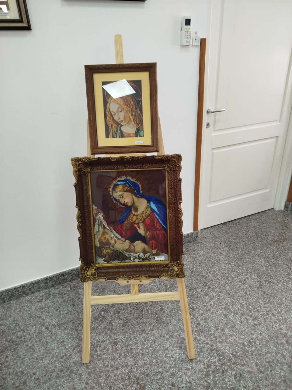 Povești cusute în fir și culoare, la Fălticeni