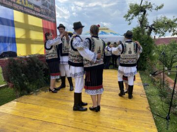 „Străjerii” din Dolheștii Mici, două decenii în slujba tradițiilor și identității culturale de pe Valea Șomuzului