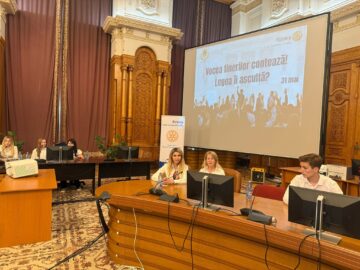 „Vocea tinerilor contează!” – 52 de elevi suceveni au dezbătut drepturi ale copilului la tribuna Camerei Deputaților