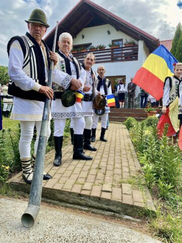 „Străjerii” din Dolheștii Mici, două decenii în slujba tradițiilor și identității culturale de pe Valea Șomuzului