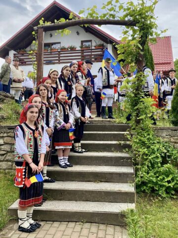 „Străjerii” din Dolheștii Mici, două decenii în slujba tradițiilor și identității culturale de pe Valea Șomuzului