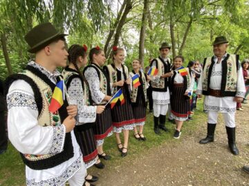 „Străjerii” din Dolheștii Mici, două decenii în slujba tradițiilor și identității culturale de pe Valea Șomuzului