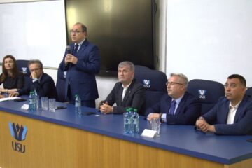 Ministrul Educației și reprezentanți ai mediului economic au dezbătut la Universitatea Suceava dezvoltarea unor zone economice speciale în regiunea de nord-est Ministrul Educației și reprezentanți ai mediului economic au dezbătut la Universitatea Suceava dezvoltarea unor zone economice speciale în regiunea de nord-est