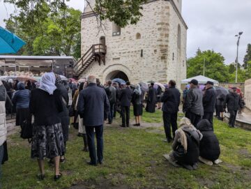 Număr mare de credincioși la sărbătoarea Sfântului Ioan cel Nou de la Suceava, în ciuda vremii nefavorabile