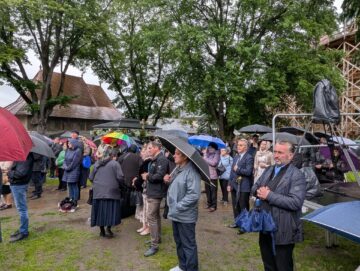 Număr mare de credincioși la sărbătoarea Sfântului Ioan cel Nou de la Suceava, în ciuda vremii nefavorabile