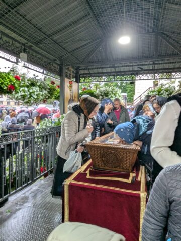 Număr mare de credincioși la sărbătoarea Sfântului Ioan cel Nou de la Suceava, în ciuda vremii nefavorabile