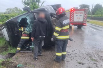 Microbuz cu opt oameni, răsturnat pe E 85 Microbuz cu opt oameni, răsturnat pe E 85