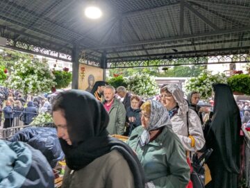 Număr mare de credincioși la sărbătoarea Sfântului Ioan cel Nou de la Suceava, în ciuda vremii nefavorabile