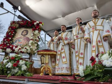 Număr mare de credincioși la sărbătoarea Sfântului Ioan cel Nou de la Suceava, în ciuda vremii nefavorabile