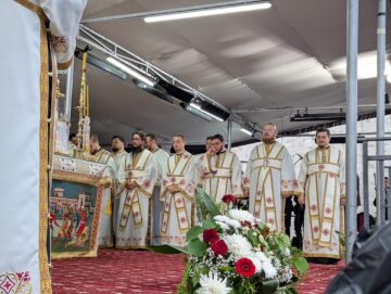 Număr mare de credincioși la sărbătoarea Sfântului Ioan cel Nou de la Suceava, în ciuda vremii nefavorabile