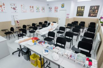 Înscrieri la Școala Postliceală Sanitară de stat. Optometrist, tehnician maseur și ergoterapeut, FĂRĂ TAXĂ, în oferta instituției