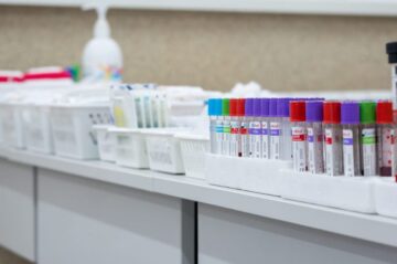 Înscrieri la Școala Postliceală Sanitară de stat. Optometrist, tehnician maseur și ergoterapeut, FĂRĂ TAXĂ, în oferta instituției