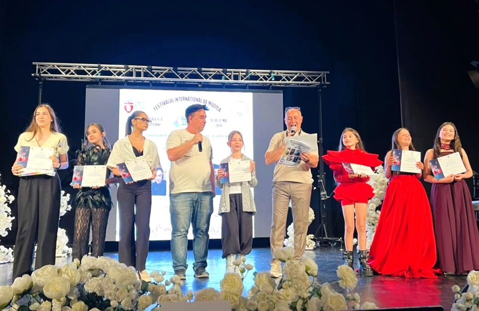 Trofee și mai multe premii obținute de elevi suceveni talentați la muzică, în weekendul trecut Trofee și mai multe premii obținute de elevi suceveni talentați la muzică, în weekendul trecut