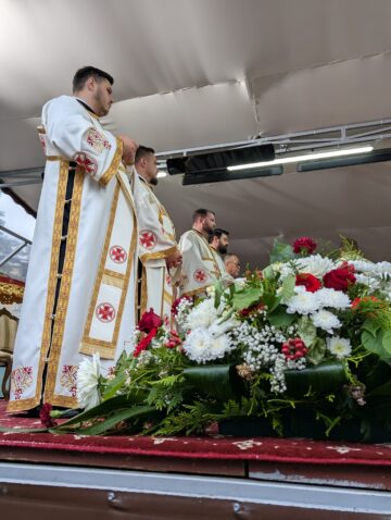 Număr mare de credincioși la sărbătoarea Sfântului Ioan cel Nou de la Suceava, în ciuda vremii nefavorabile
