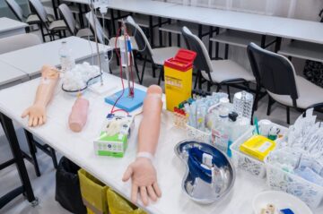 Înscrieri la Școala Postliceală Sanitară de stat. Optometrist, tehnician maseur și ergoterapeut, FĂRĂ TAXĂ, în oferta instituției