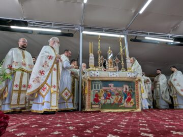 Număr mare de credincioși la sărbătoarea Sfântului Ioan cel Nou de la Suceava, în ciuda vremii nefavorabile