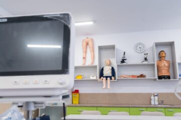 Înscrieri la Școala Postliceală Sanitară de stat. Optometrist, tehnician maseur și ergoterapeut, FĂRĂ TAXĂ, în oferta instituției