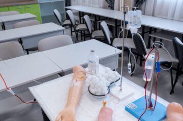 Înscrieri la Școala Postliceală Sanitară de stat. Optometrist, tehnician maseur și ergoterapeut, FĂRĂ TAXĂ, în oferta instituției