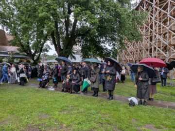 Număr mare de credincioși la sărbătoarea Sfântului Ioan cel Nou de la Suceava, în ciuda vremii nefavorabile