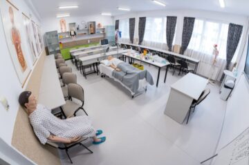 Înscrieri la Școala Postliceală Sanitară de stat. Optometrist, tehnician maseur și ergoterapeut, FĂRĂ TAXĂ, în oferta instituției