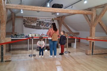 Peste 1.000 de vizitatori, în mai puțin de 5 zile, la expoziția de trenulețe și mașinuțe în miniatură