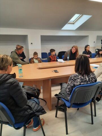 O activitate cu tema „Familia mea”, organizată de Ziua Națională pentru Adopție, la DGASPC Suceava