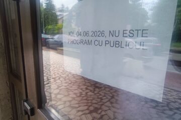 Angajații Finanțelor sucevene au întrerupt total lucrul cu publicul, joi, în semn de protest față de noua lege a salarizării unice