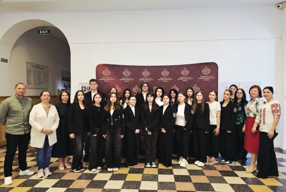 Bilanț deosebit pentru elevii de la „Hurmuzachi” la competițiile de limba și literatura română