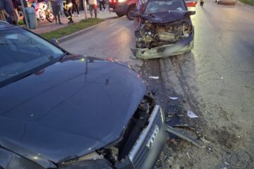 Șoferiță rănită de un alt șofer care a intrat pe „Roșu”, într-o intersecție din Suceava