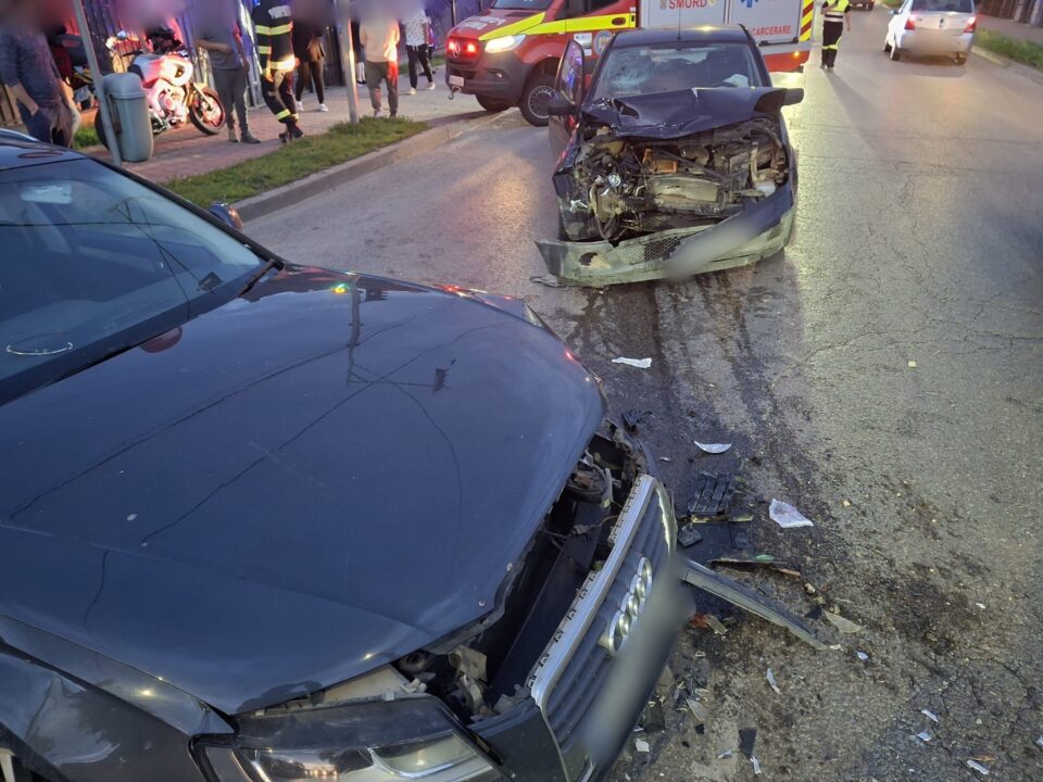 Șoferiță rănită de un alt șofer care a intrat pe „Roșu”, într-o intersecție din Suceava