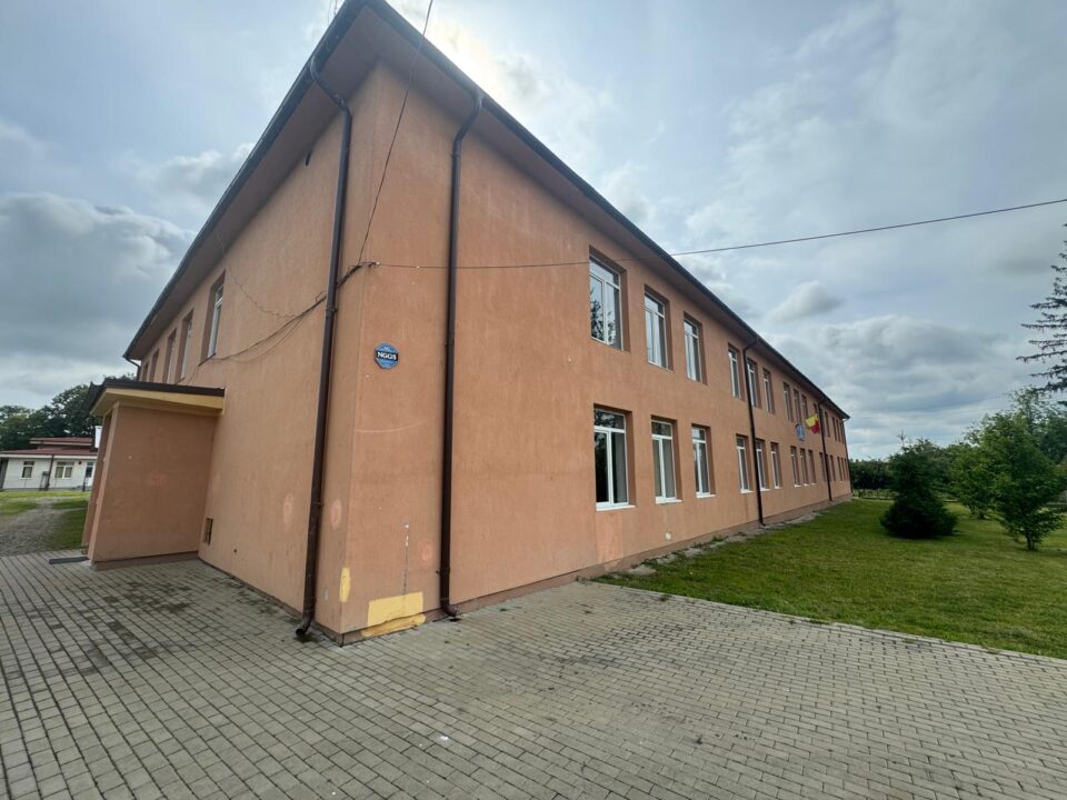 Primarul din Fântânele, Marian Sabie, a anunțat semnarea contractului pentru amplele lucrări de reabilitare a școlii din Bănești