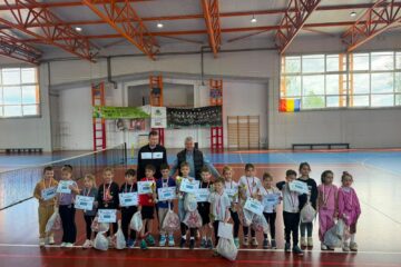 Aproape 50 de tineri tenismeni s-au întrecut la turneul Tenis 10 MPG, organizat de ACS „Nada Florilor” Fălticeni