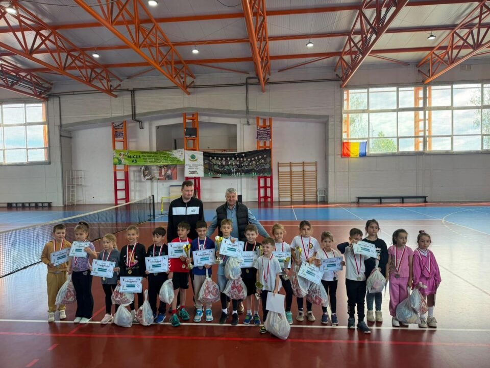 Aproape 50 de tineri tenismeni s-au întrecut la turneul Tenis 10 MPG, organizat de ACS „Nada Florilor” Fălticeni