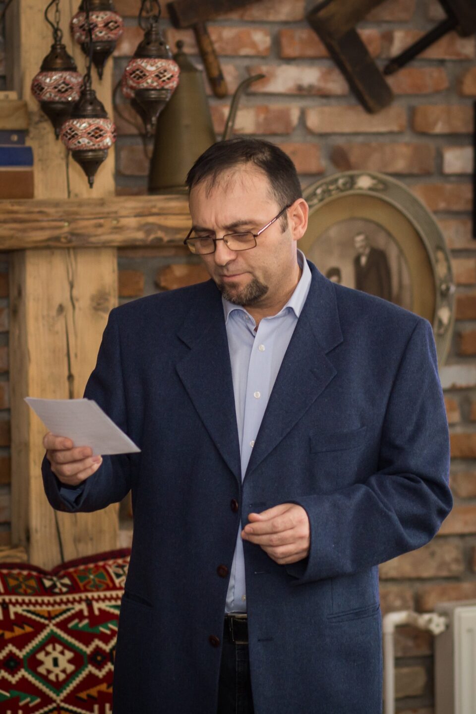 De la catedră la Bookfest: Ioan Caulea lansează volumul de poezie „Lacrimi și dinți”