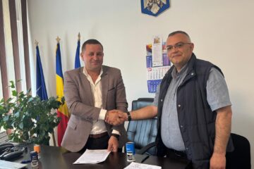 Primarul Marian Sabie a semnat conntractul pentru reabilitarea școlii din Bănești