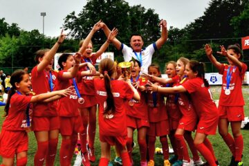 Echipa de fotbal feminin a Școlii Gimnaziale „Mitropolit Iacob Putneanul” s-a clasat pe locul 3 național la Cupa Satelor