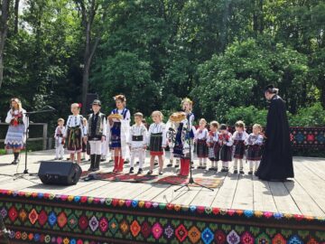 Festivalul „Sub cerul Bucovinei, tradiții laolaltă”, la Muzeul Satului Bucovinean