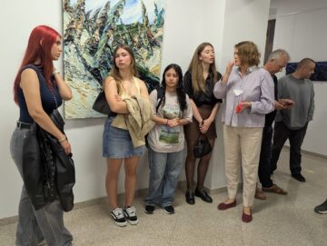 „Ferestre” către lumi imaginare, compoziții pline de energie, de culoare, realizate Harry Meyer și expuse la Muzeul de Istorie