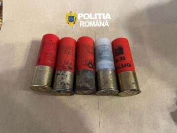 Arme, sute de cartușe, trofee de vânătoare și dispozitive de braconaj, ridicate în urma a 38 de percheziții