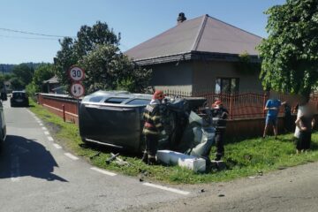 Accident cu trei răniți, din care doi minori, la Mălini