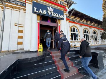 Razie cu 40 de polițiști, cu filtre rutiere în trafic, controale în sălile de jocuri și la depozitele de lemn